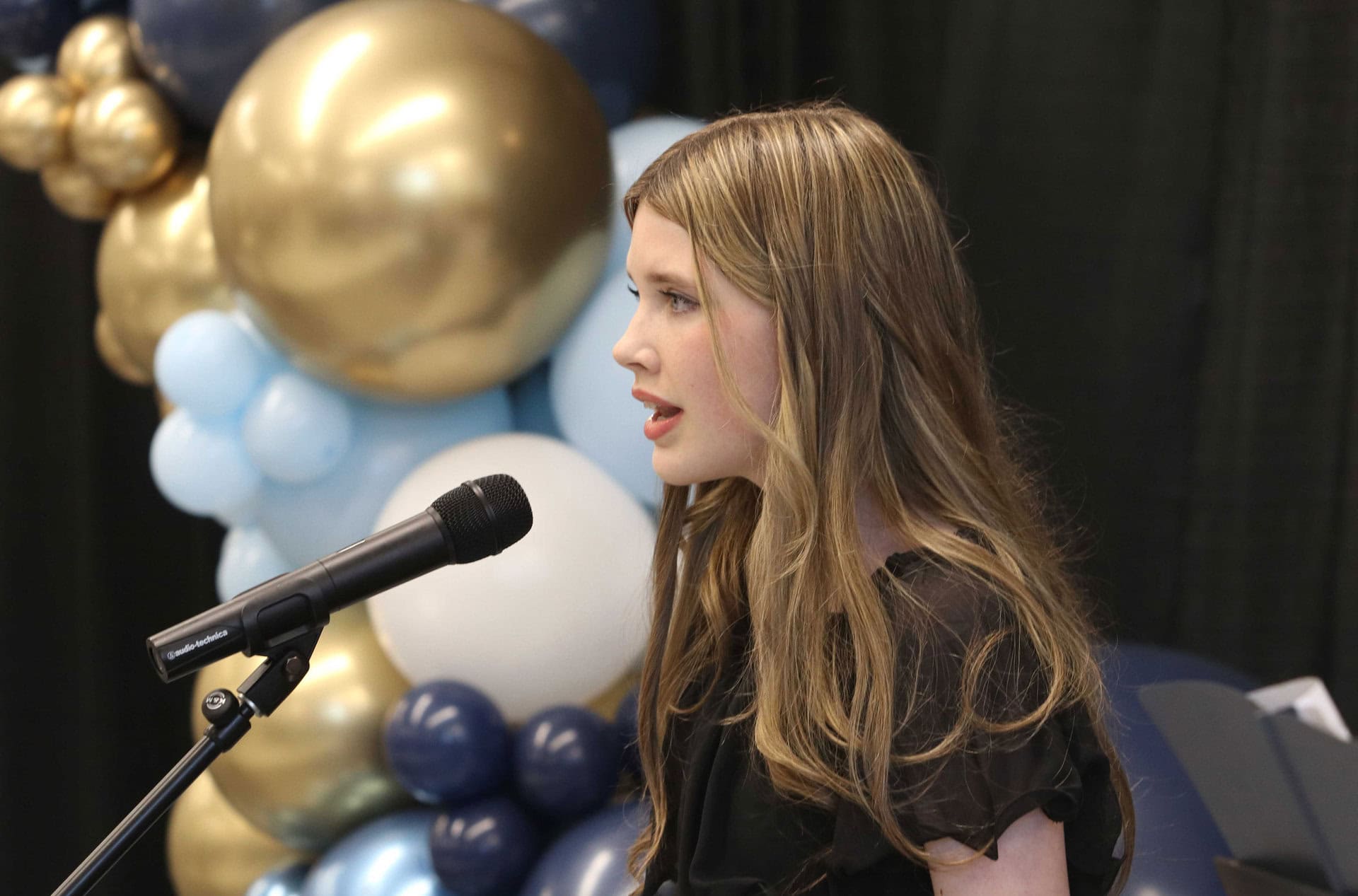Lily Bédard from Guardian Angels School sang the national anthem